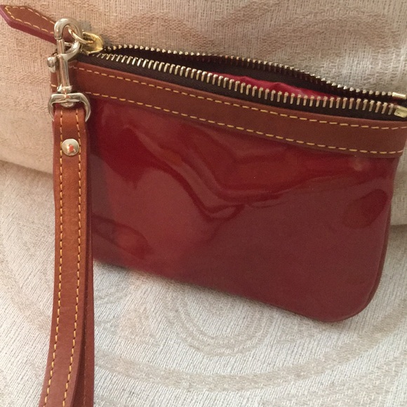 NWT Red patent Dooney & Bourke wristlet - Picture 5 of 6